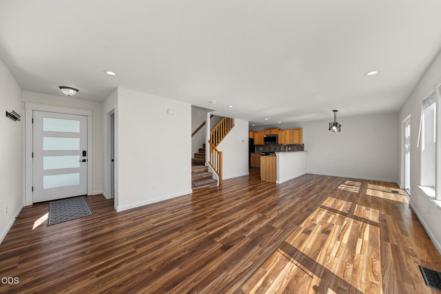 Photo of 654 NE Providence Drive 8 of 40