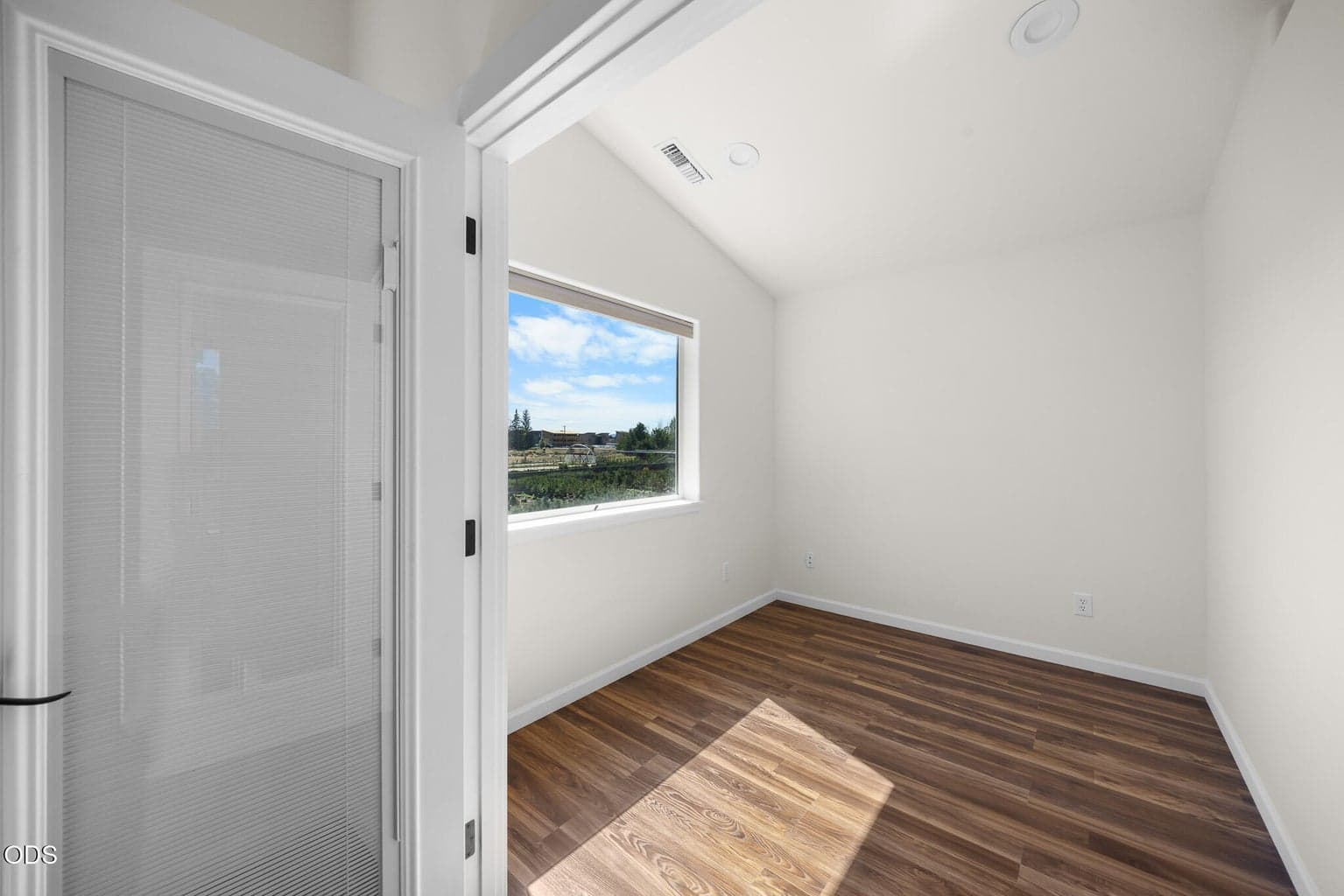 Photo of 654 NE Providence Drive 21 of 40