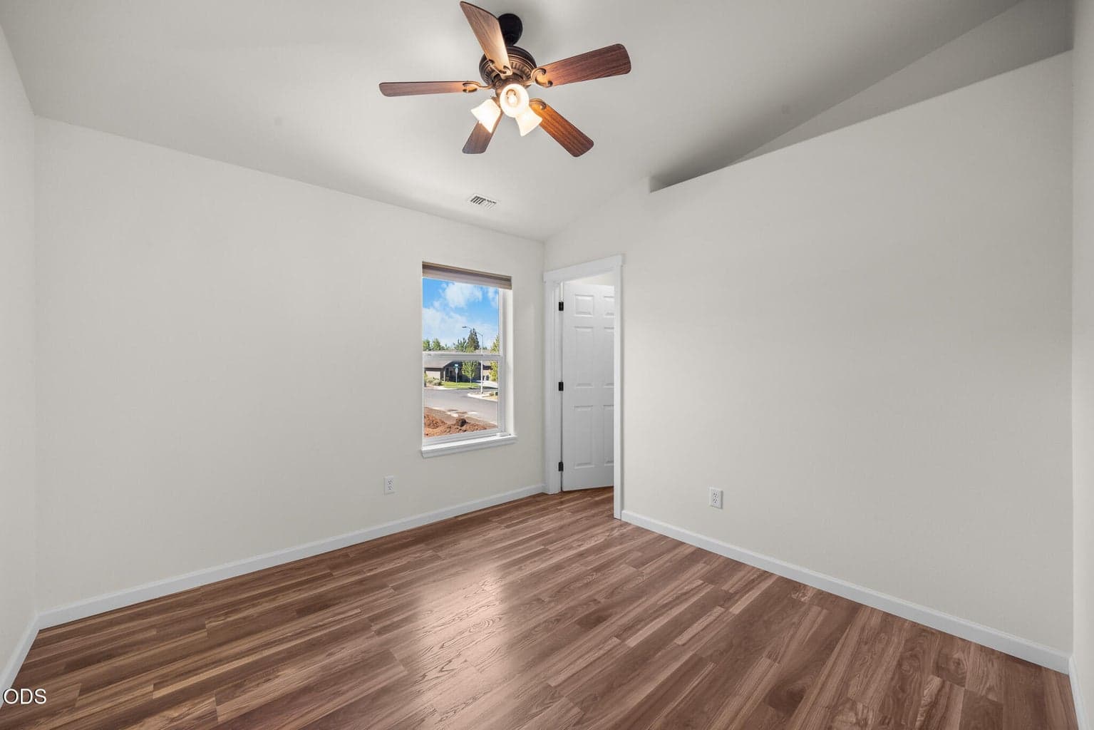 Photo of 654 NE Providence Drive 26 of 40