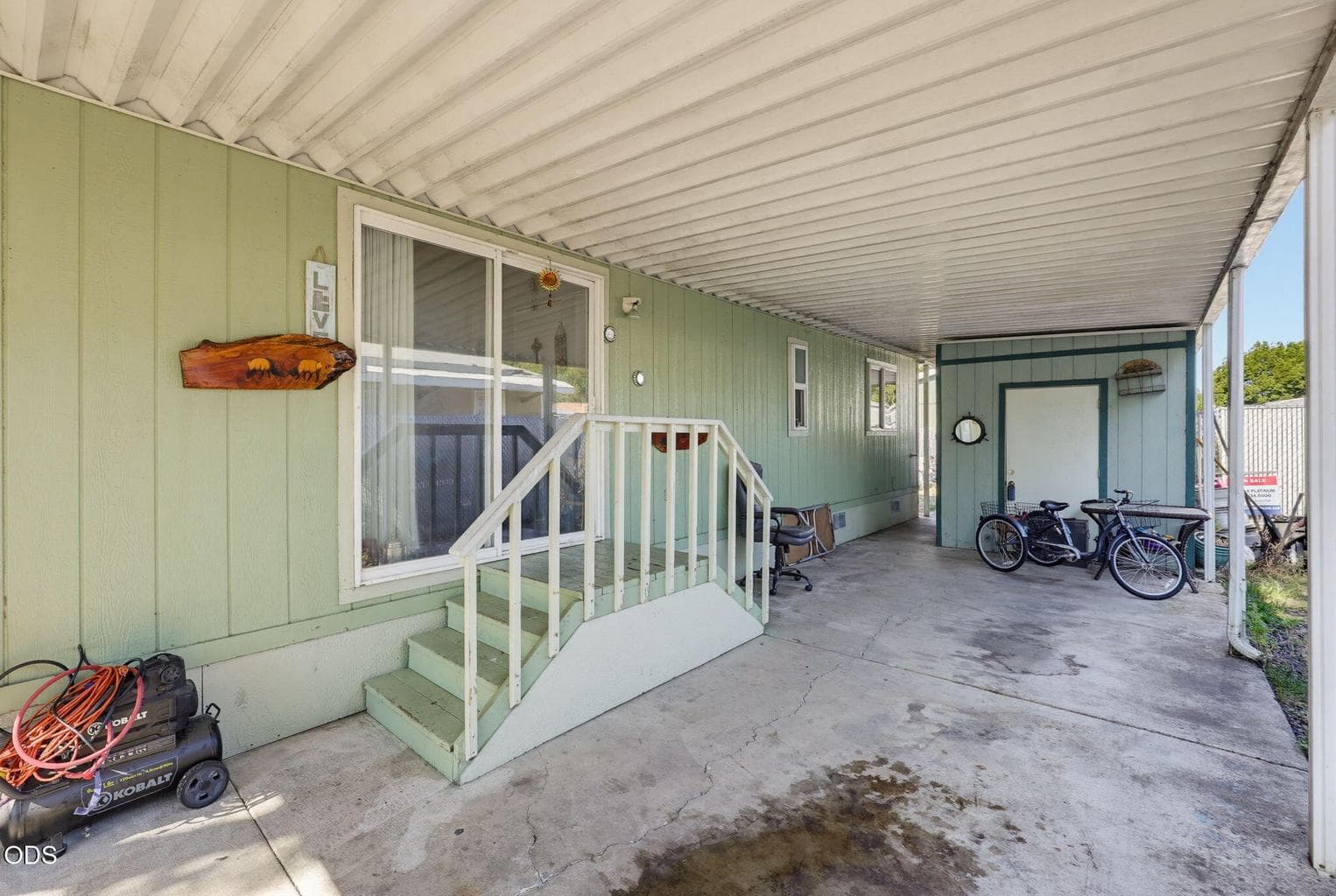 Photo of 633 Archwood Drive 4 of 26