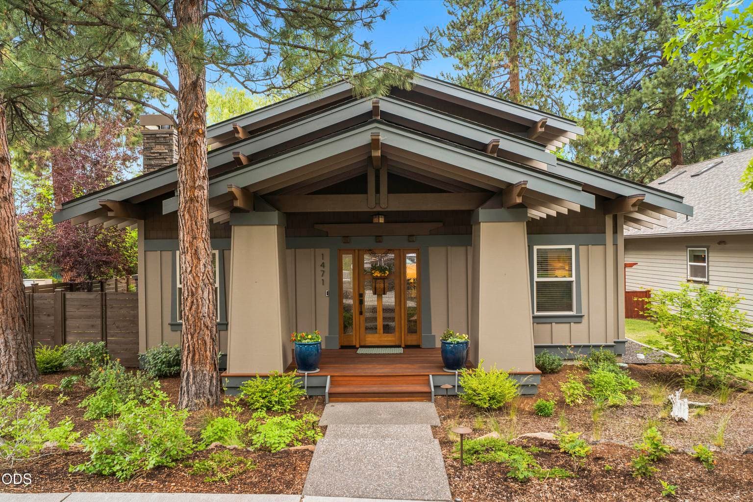 Photo of 1471 NW John Fremont Street 1 of 50