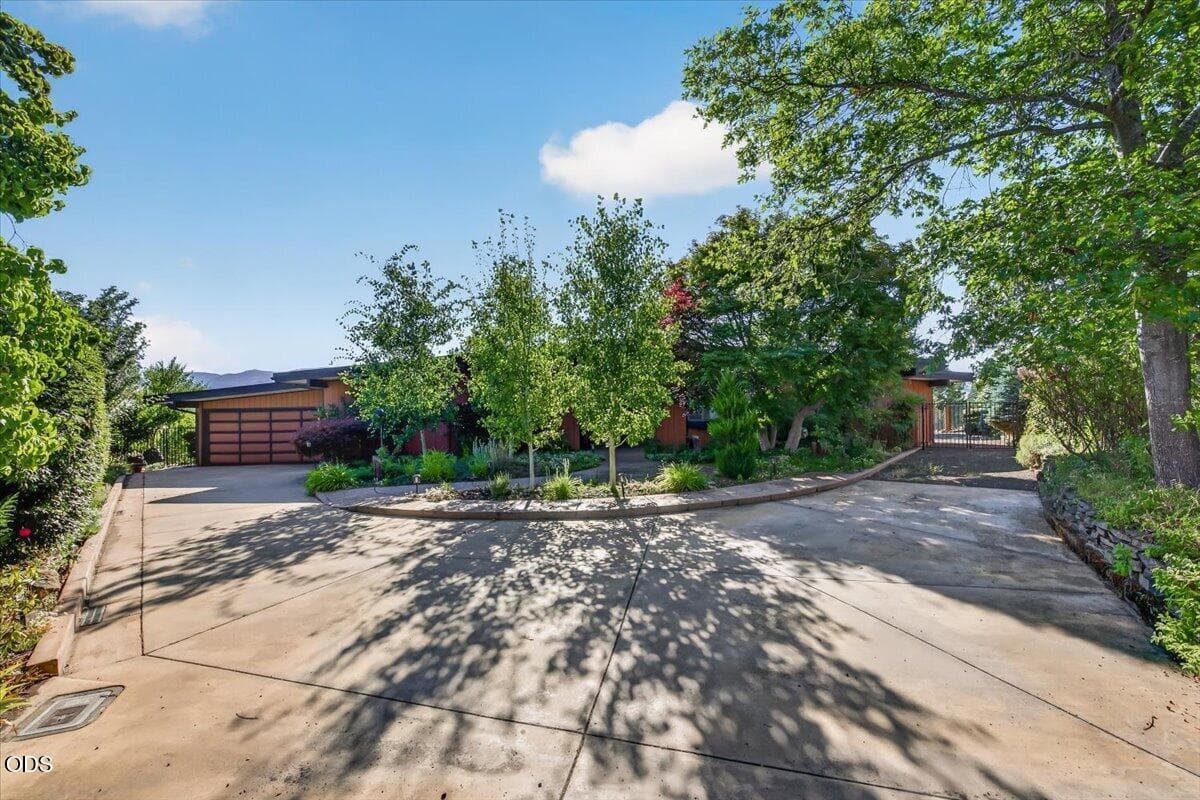 Photo of 738 Fairway Court 2 of 45