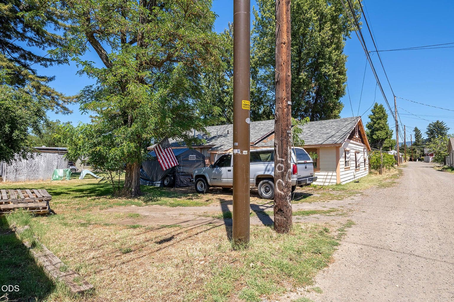 Photo of 825 13th Street 3 of 27