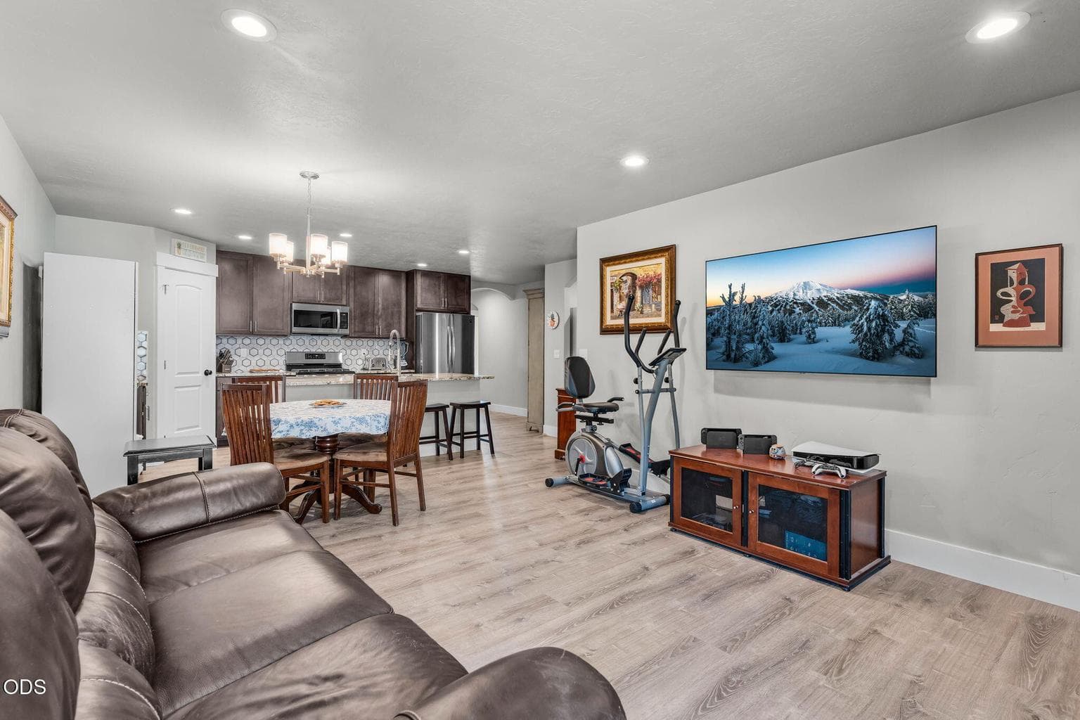Photo of 919 Maliah Avenue 3 of 21