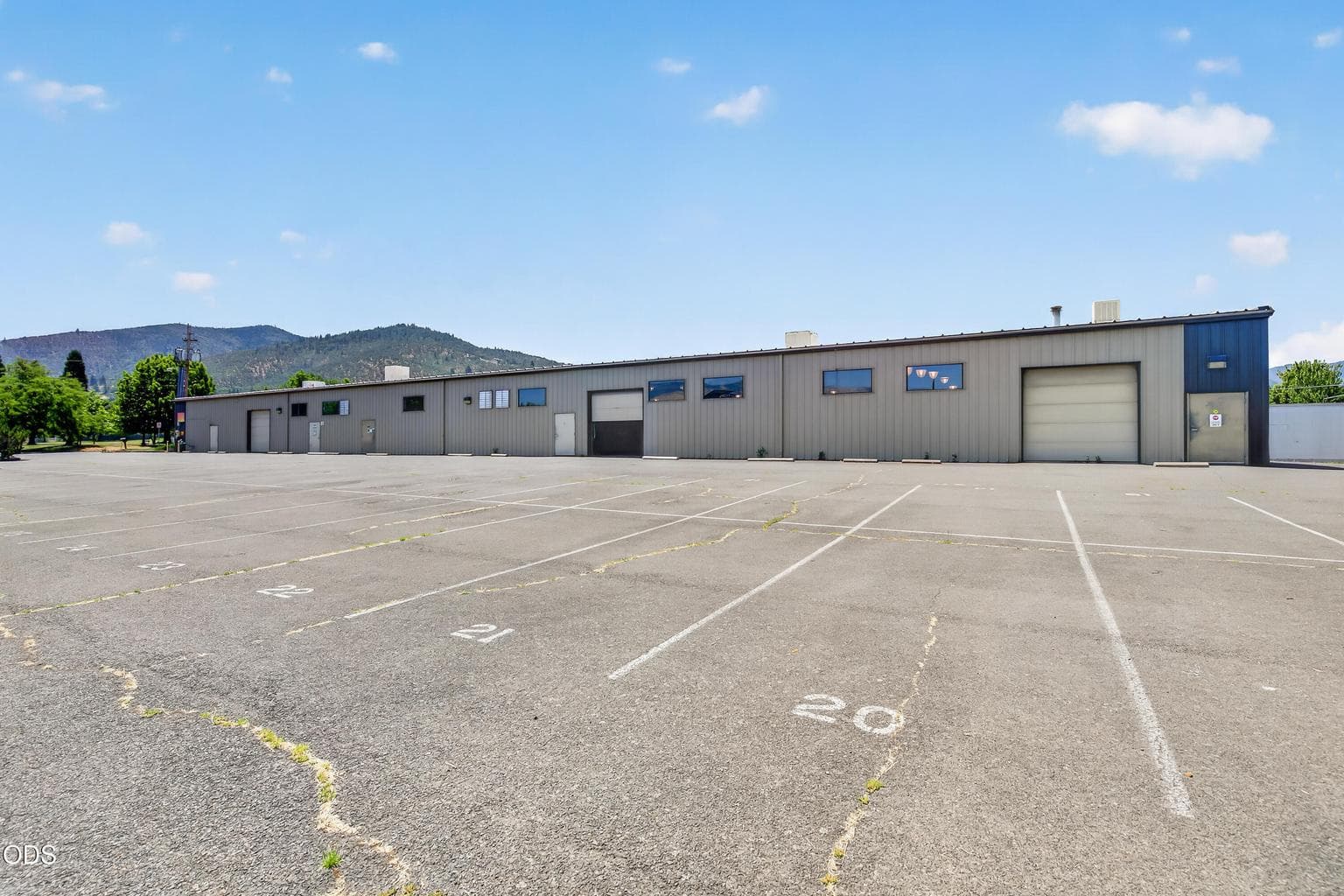 Photo of 351 Rogue River Parkway 5 of 60