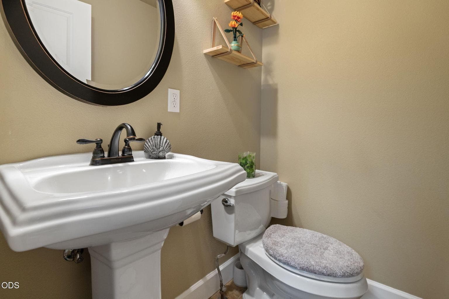 Photo of 51860 Hollinshead Place 8 of 29