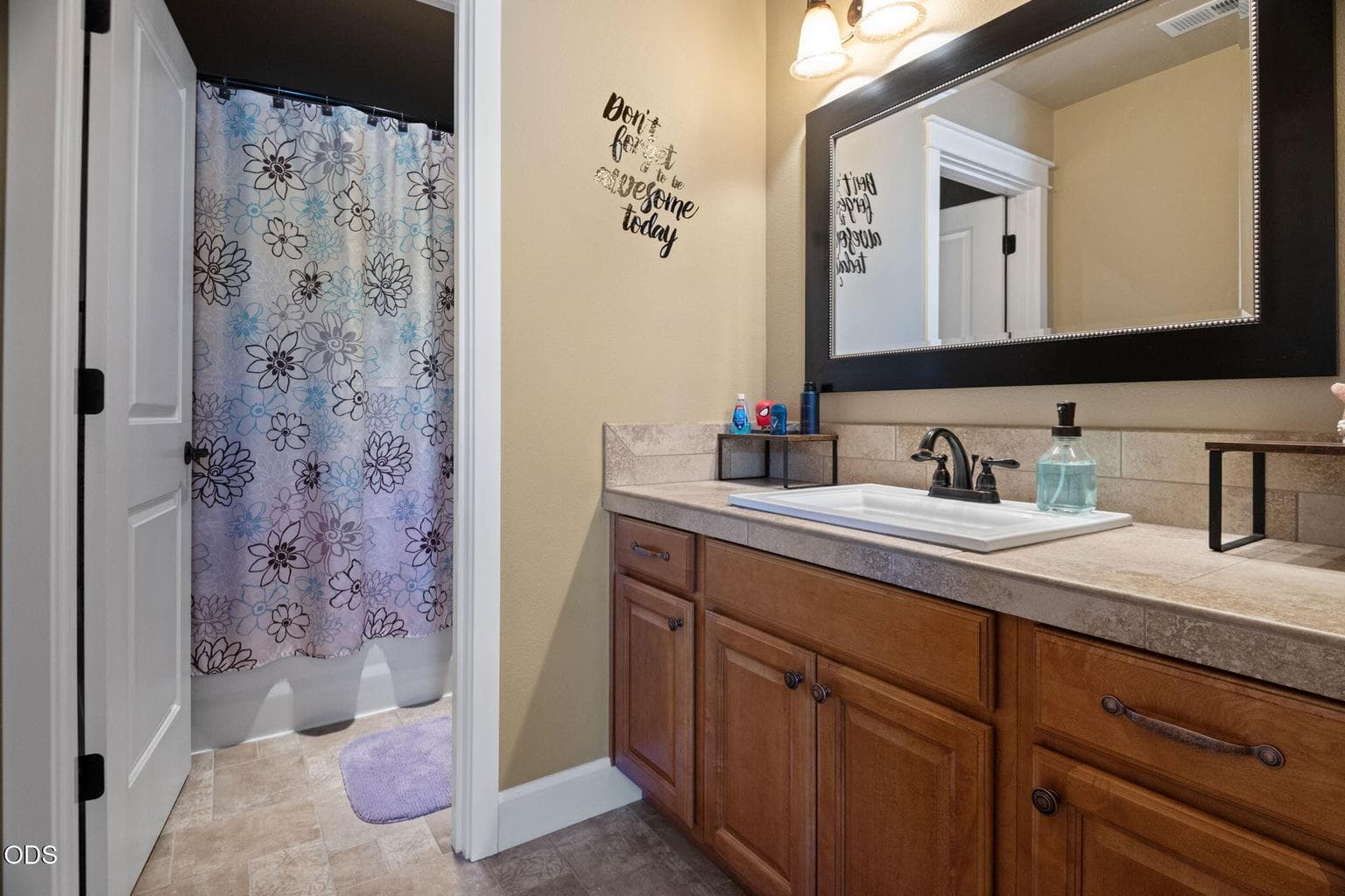 Photo of 51860 Hollinshead Place 20 of 29