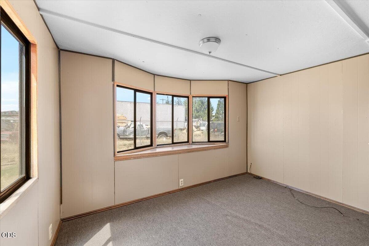 Photo of 2288 Gramercy Drive 4 of 16