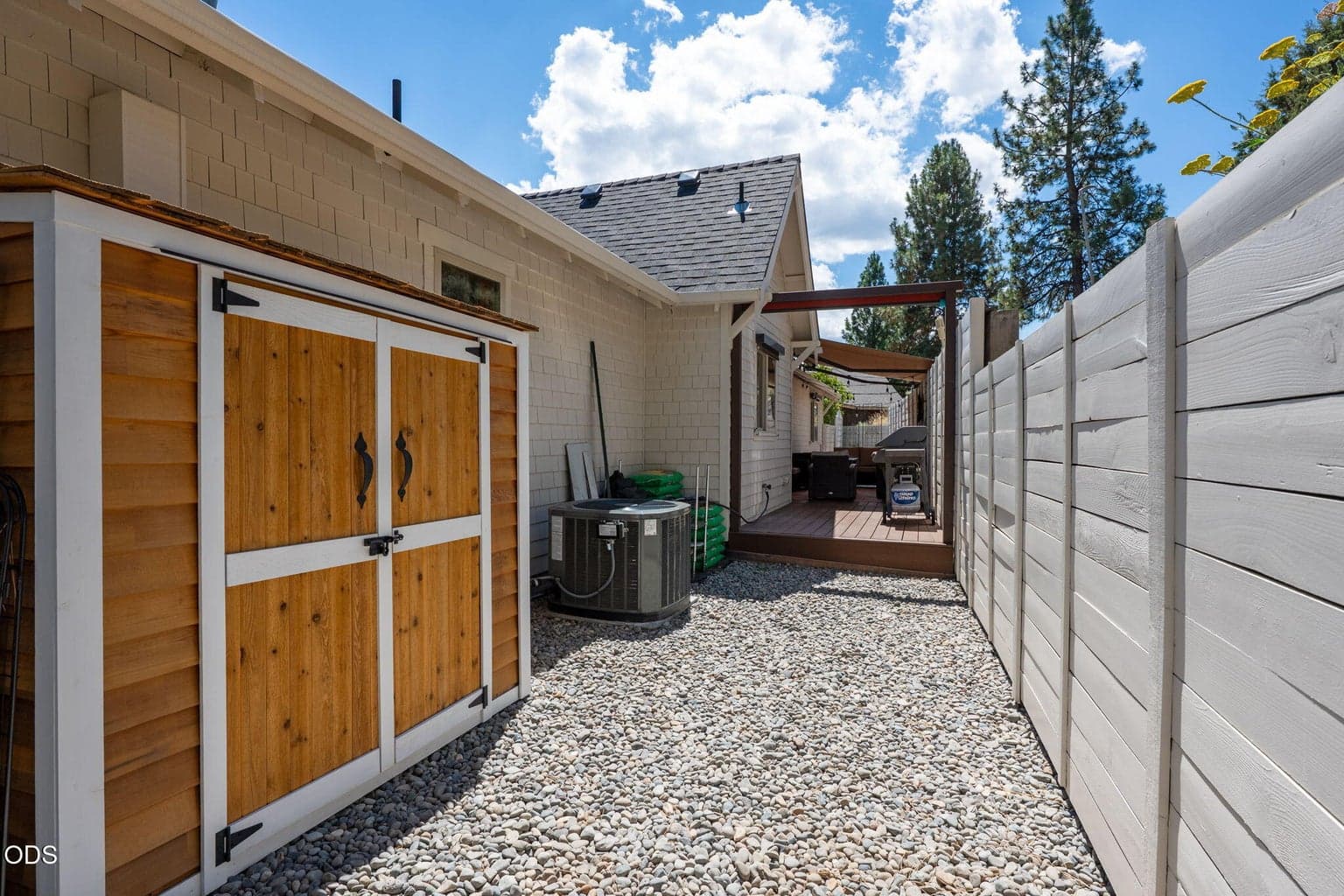 Photo of 577 NW Greyhawk Avenue 51 of 62