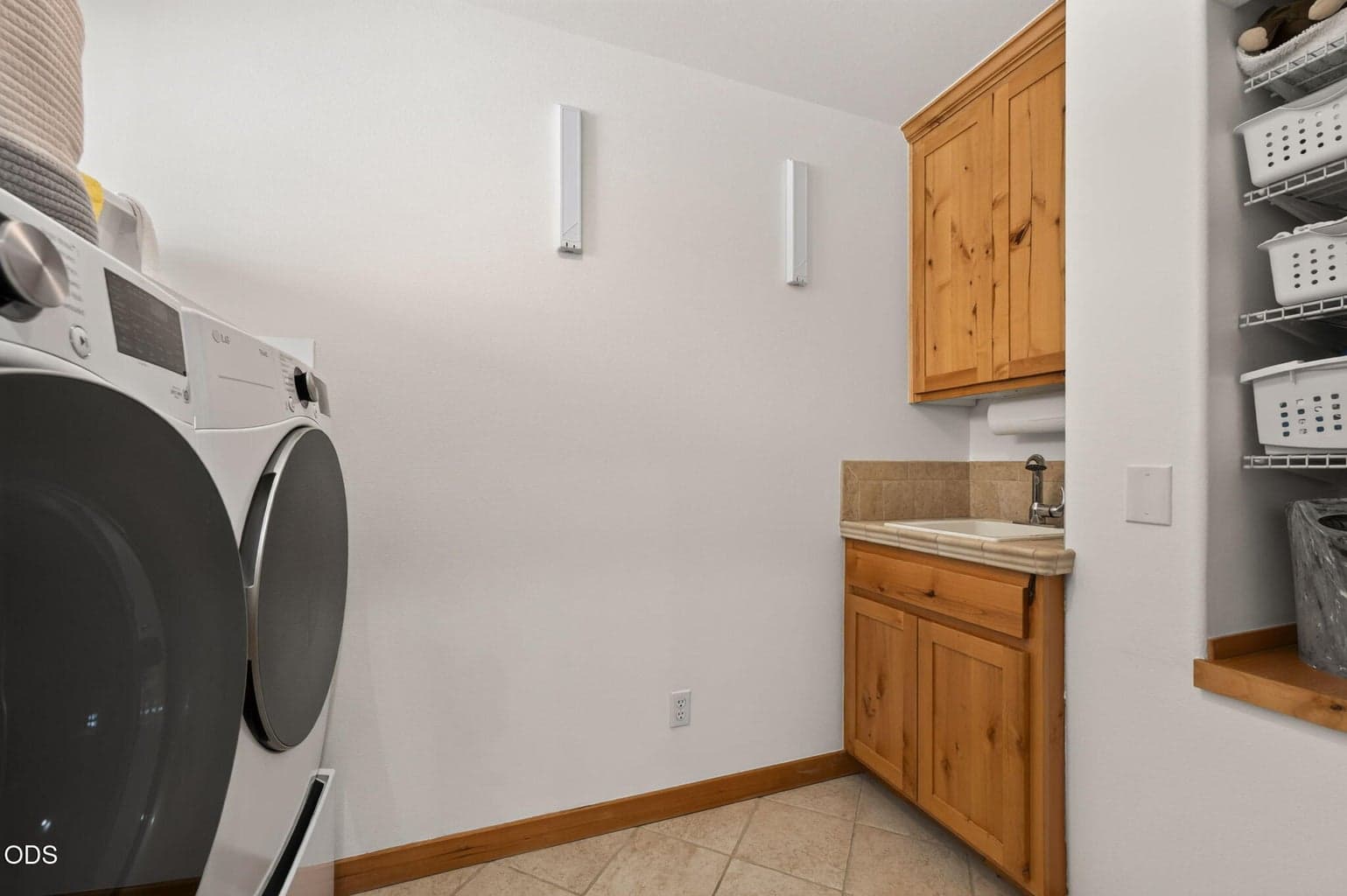 Photo of 577 NW Greyhawk Avenue 26 of 62