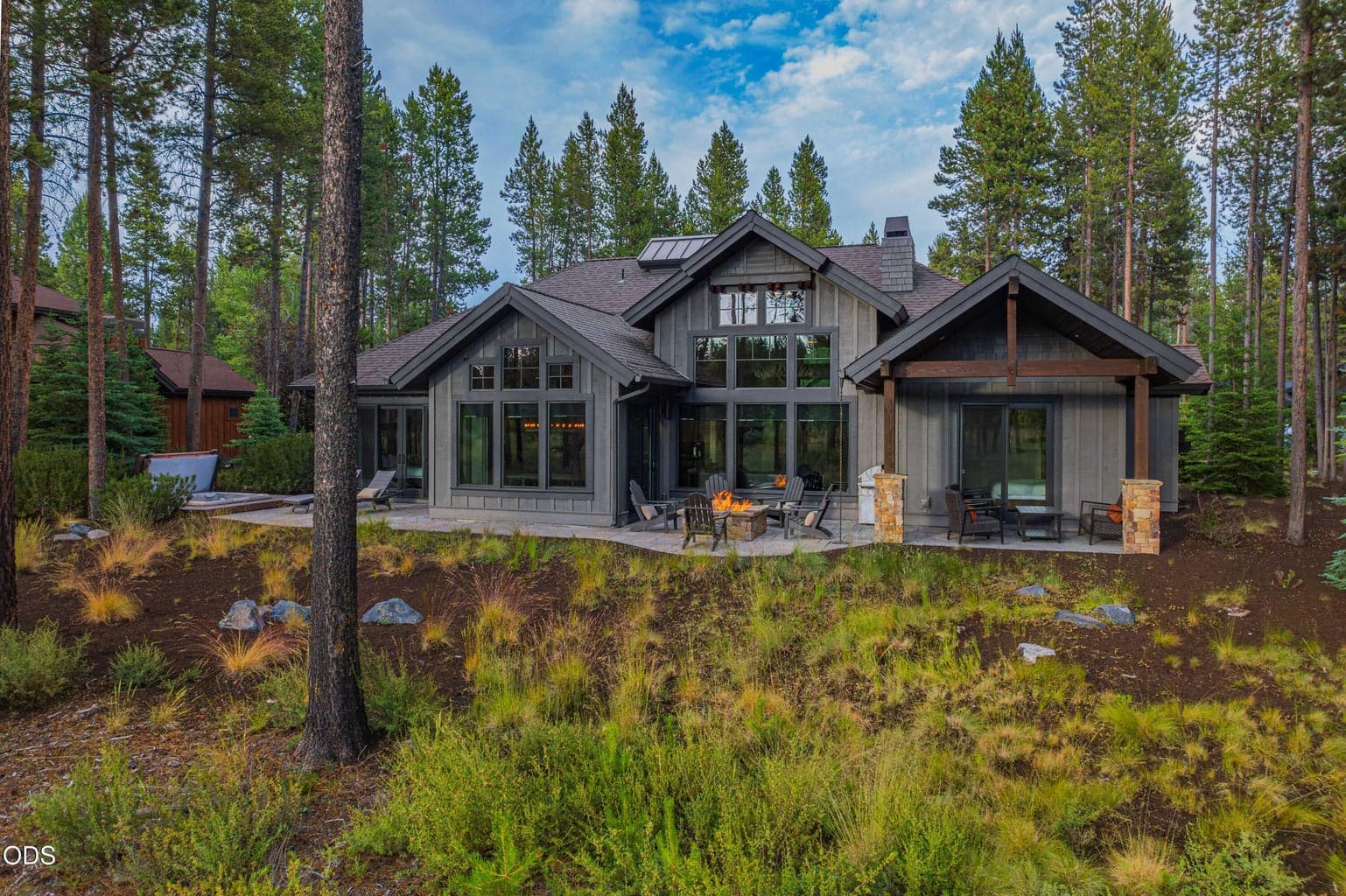 Beautiful homes can be built. Designer interiors can be curated. An irreplaceable setting is something only a select few homes will ever possess. This rear exterior captures the home’s extraordinary placement along Caldera Springs’ spring-fed nature corridor, where mature ponderosa pines, protected open space, and refined outdoor living come together.