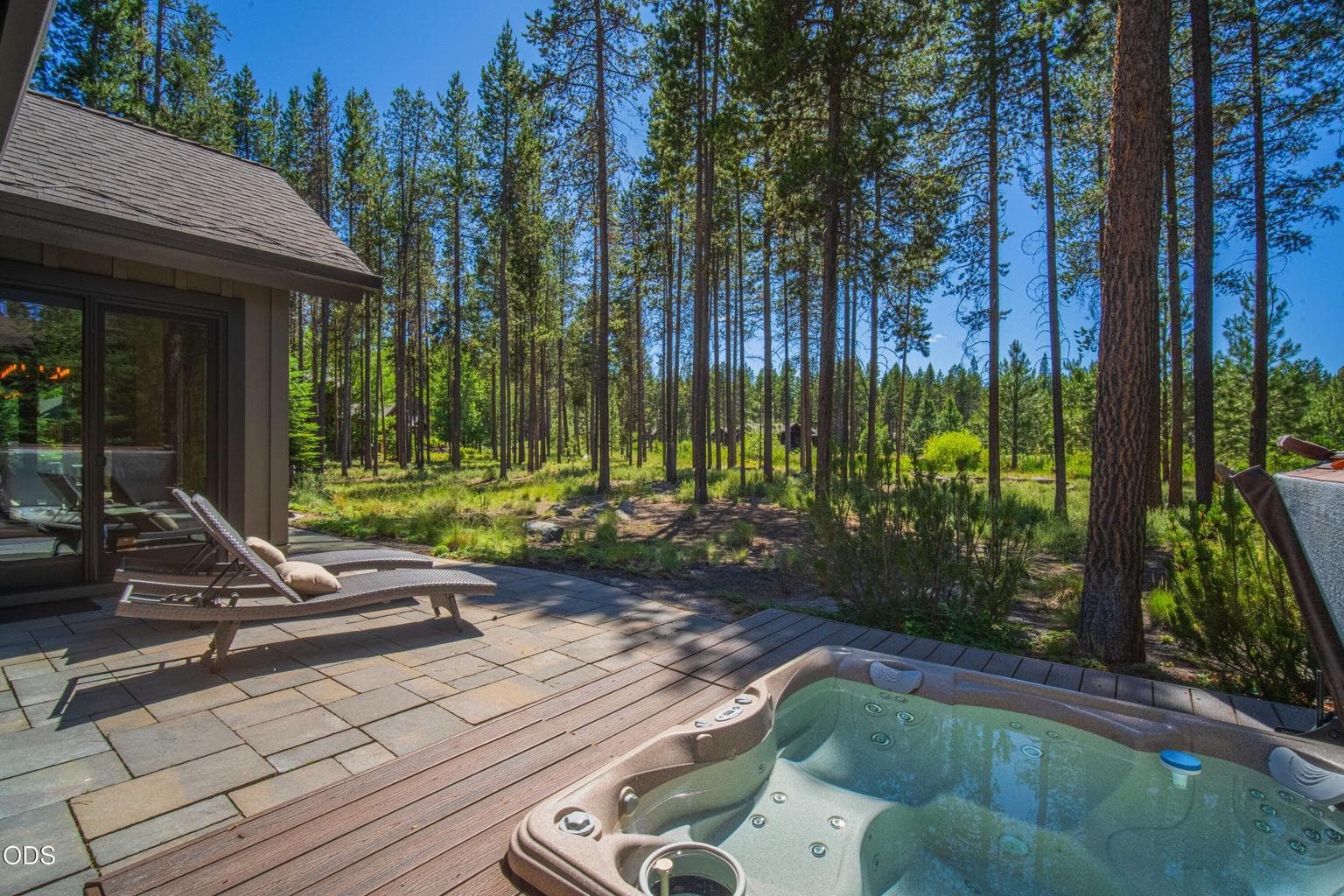 From the hot tub, the view opens toward the natural corridor, reinforcing the rare combination of privacy, luxury, and natural beauty.