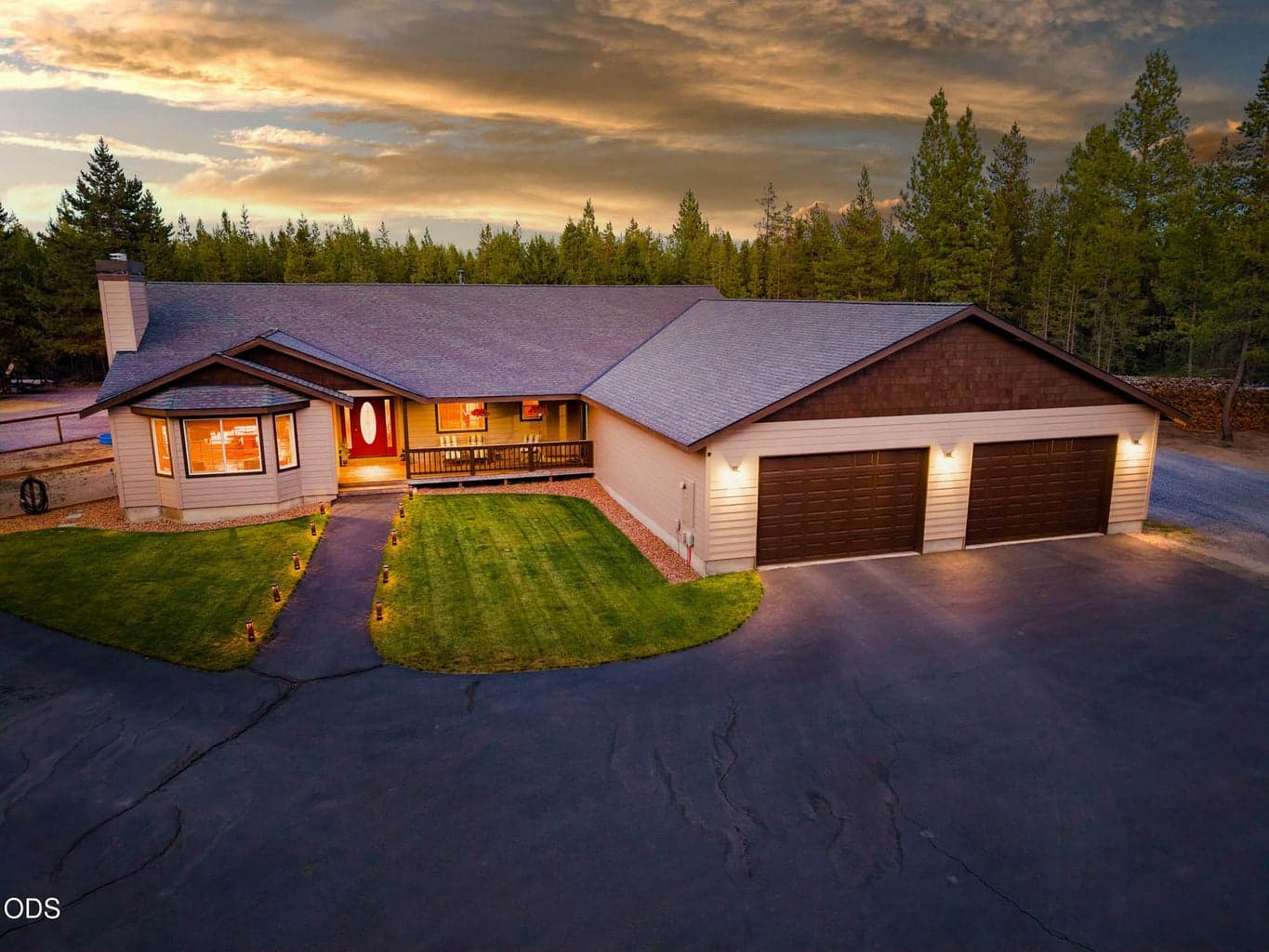 Photo of 15533 Emerald Drive 5 of 44