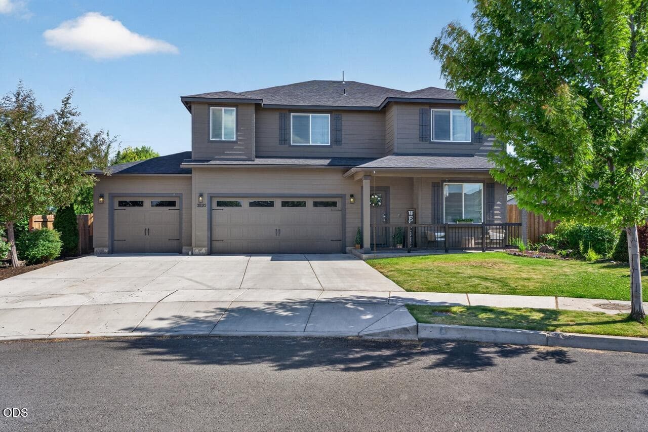 Photo of 3520 Pumice Stone Avenue 2 of 38
