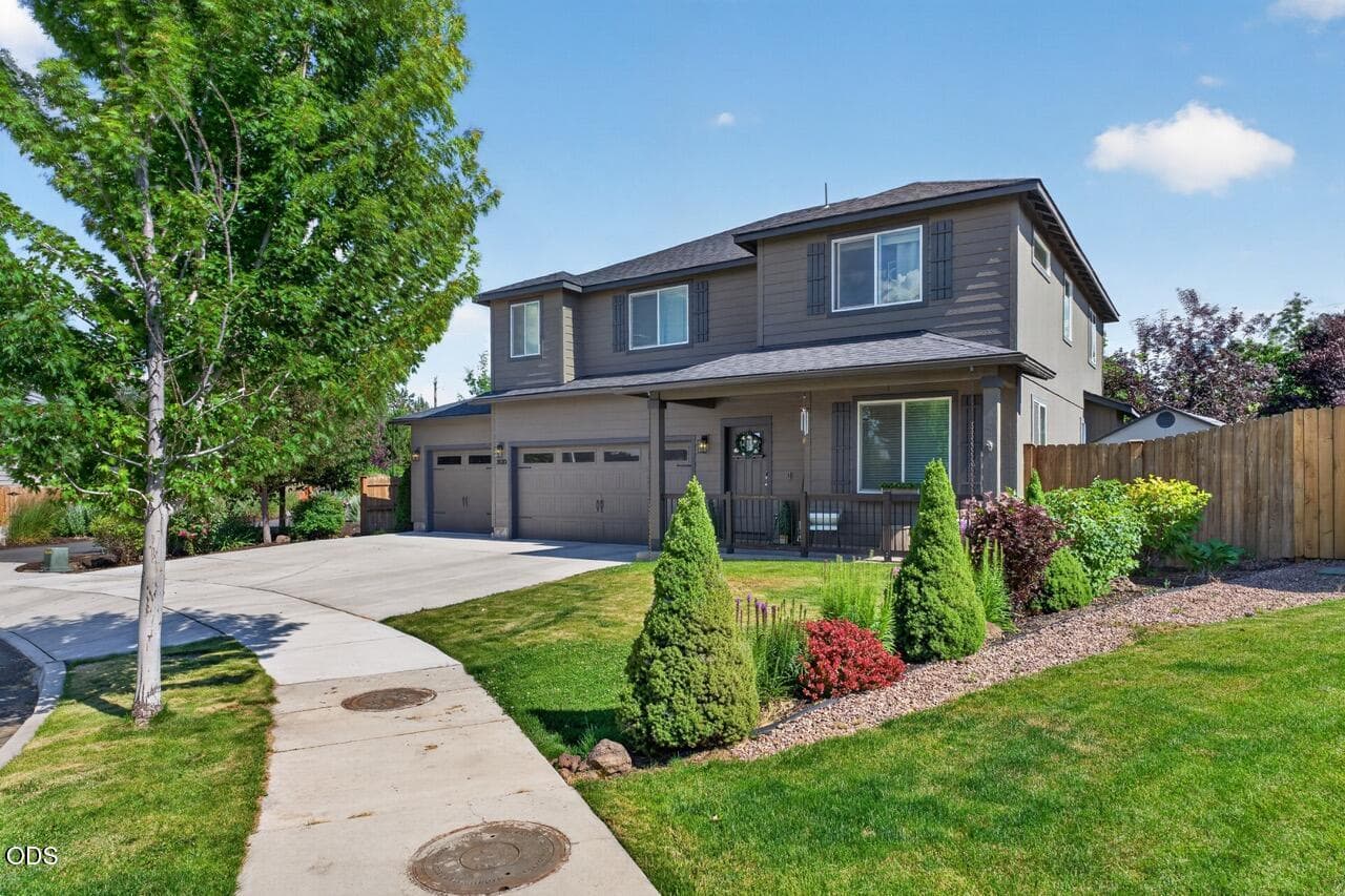 Photo of 3520 Pumice Stone Avenue 1 of 38