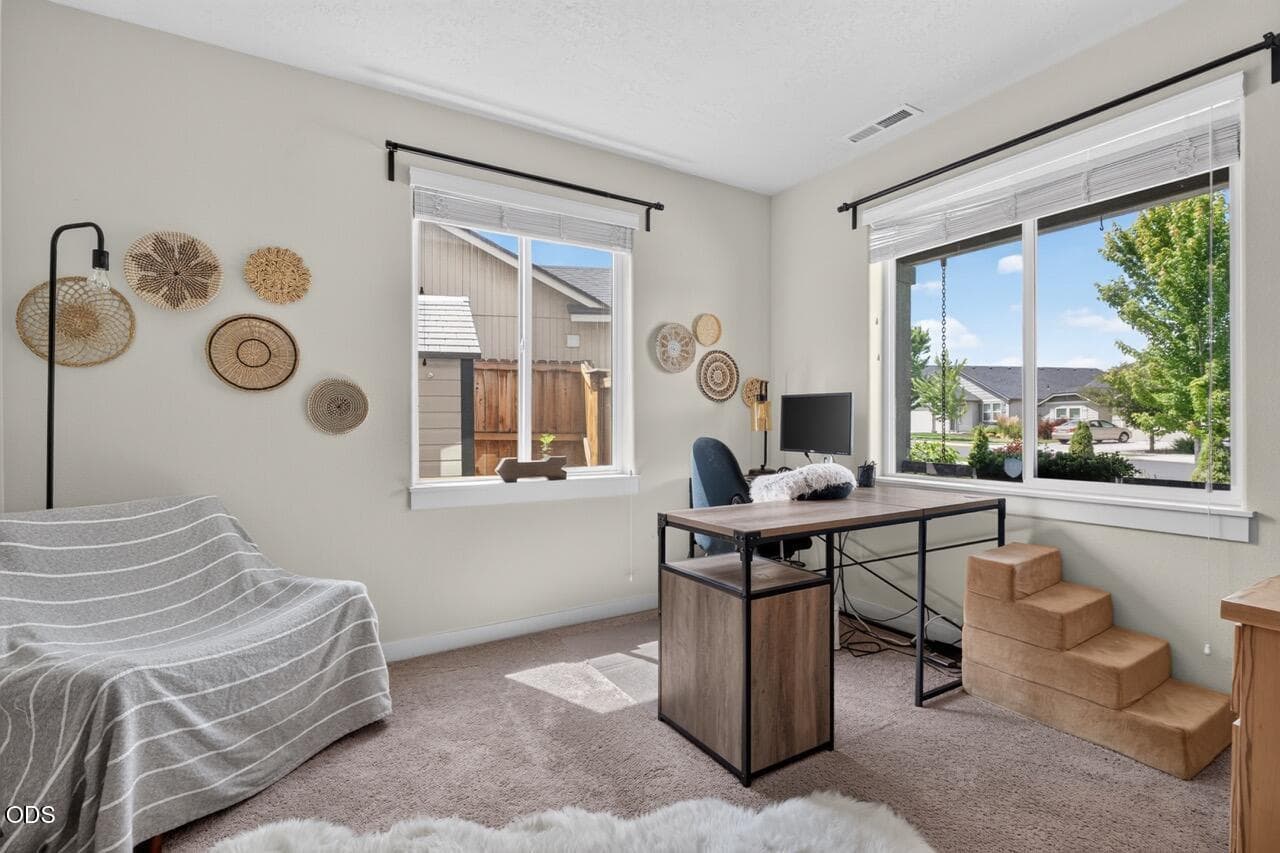 Photo of 3520 Pumice Stone Avenue 5 of 38