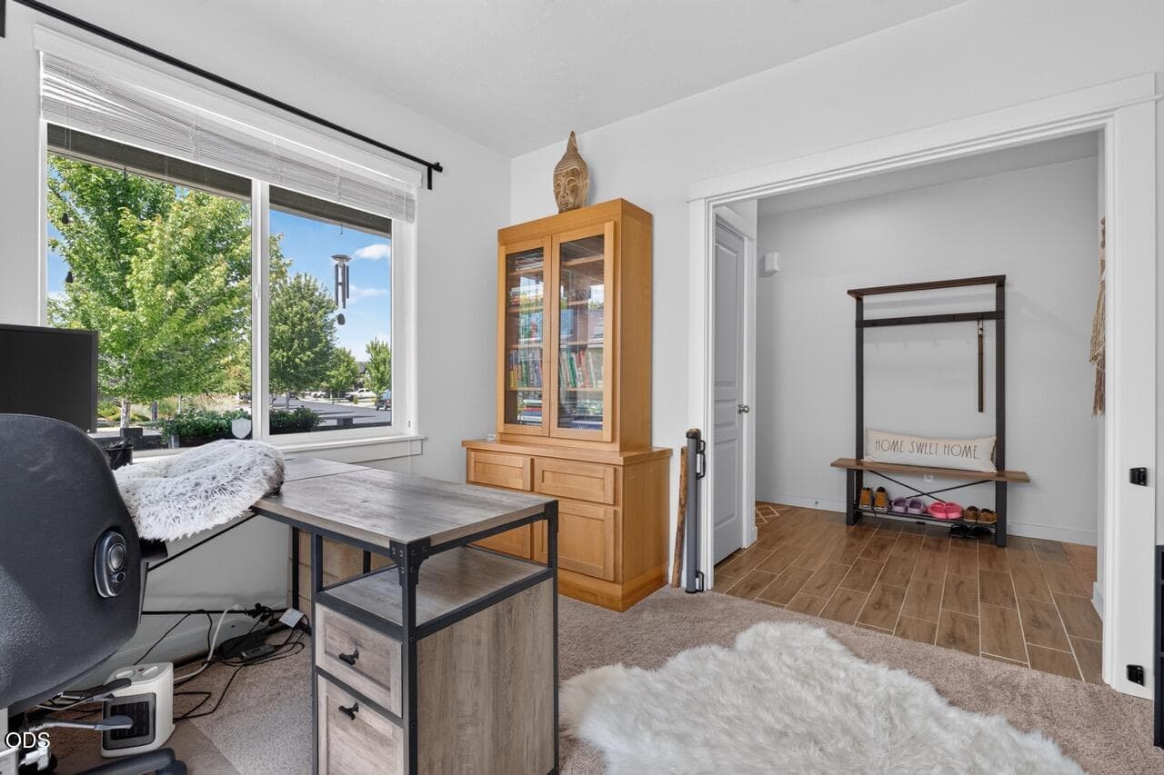 Photo of 3520 Pumice Stone Avenue 4 of 38