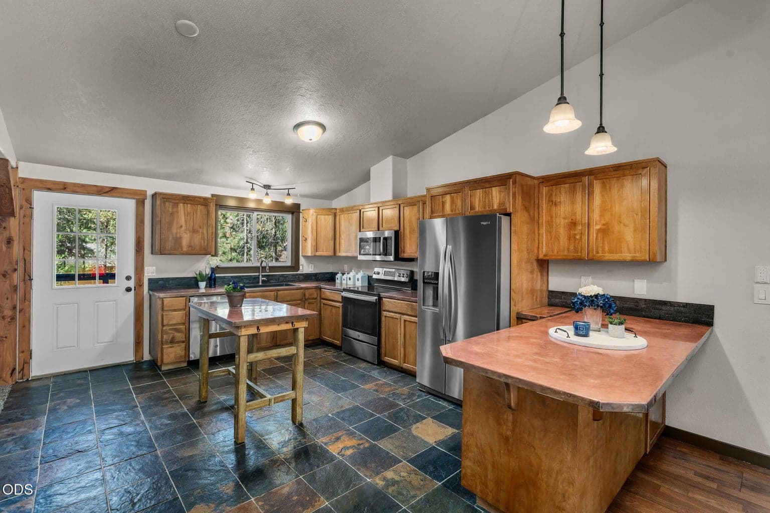 Photo of 17065 Oxnard Road 6 of 47
