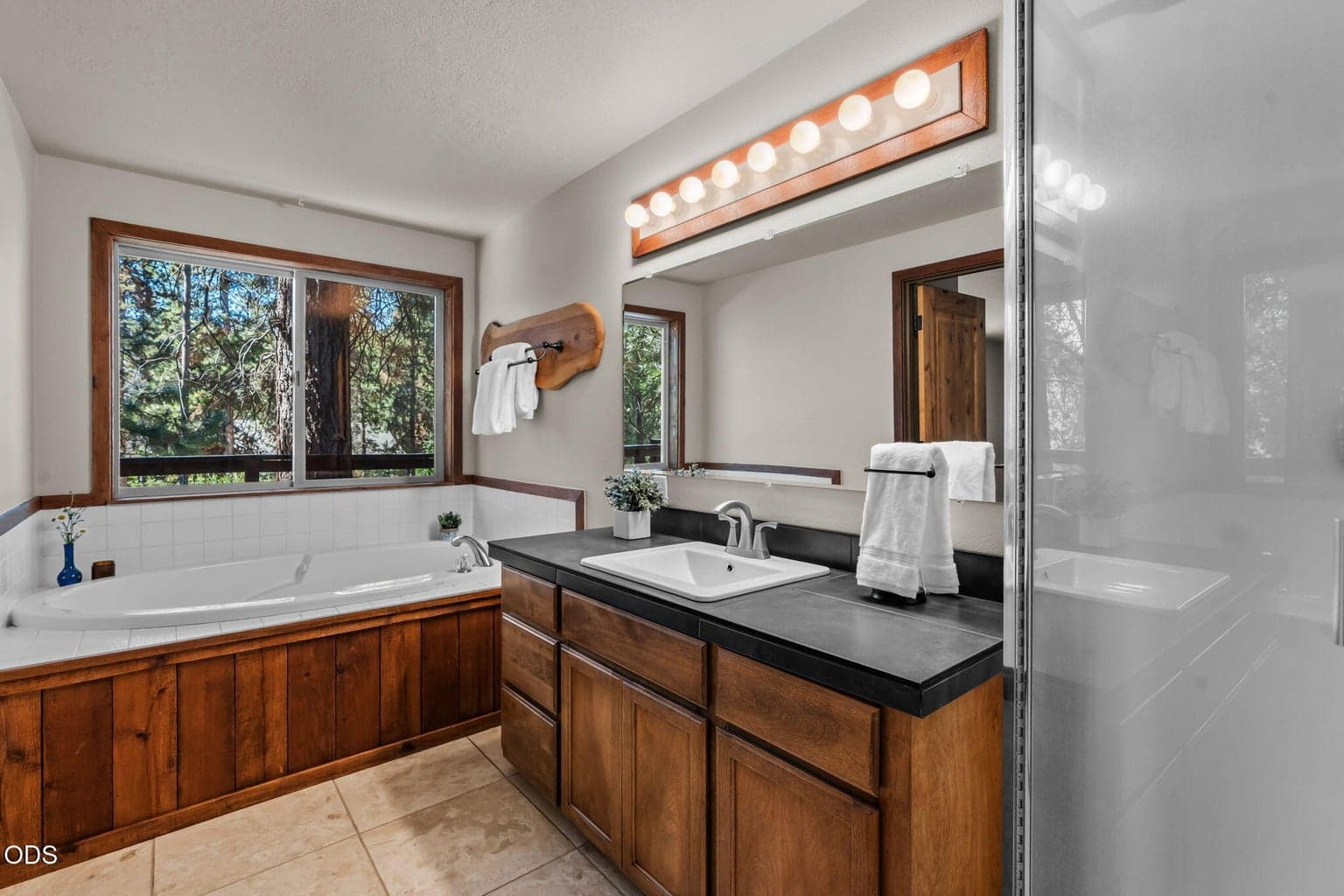 Photo of 17065 Oxnard Road 11 of 47