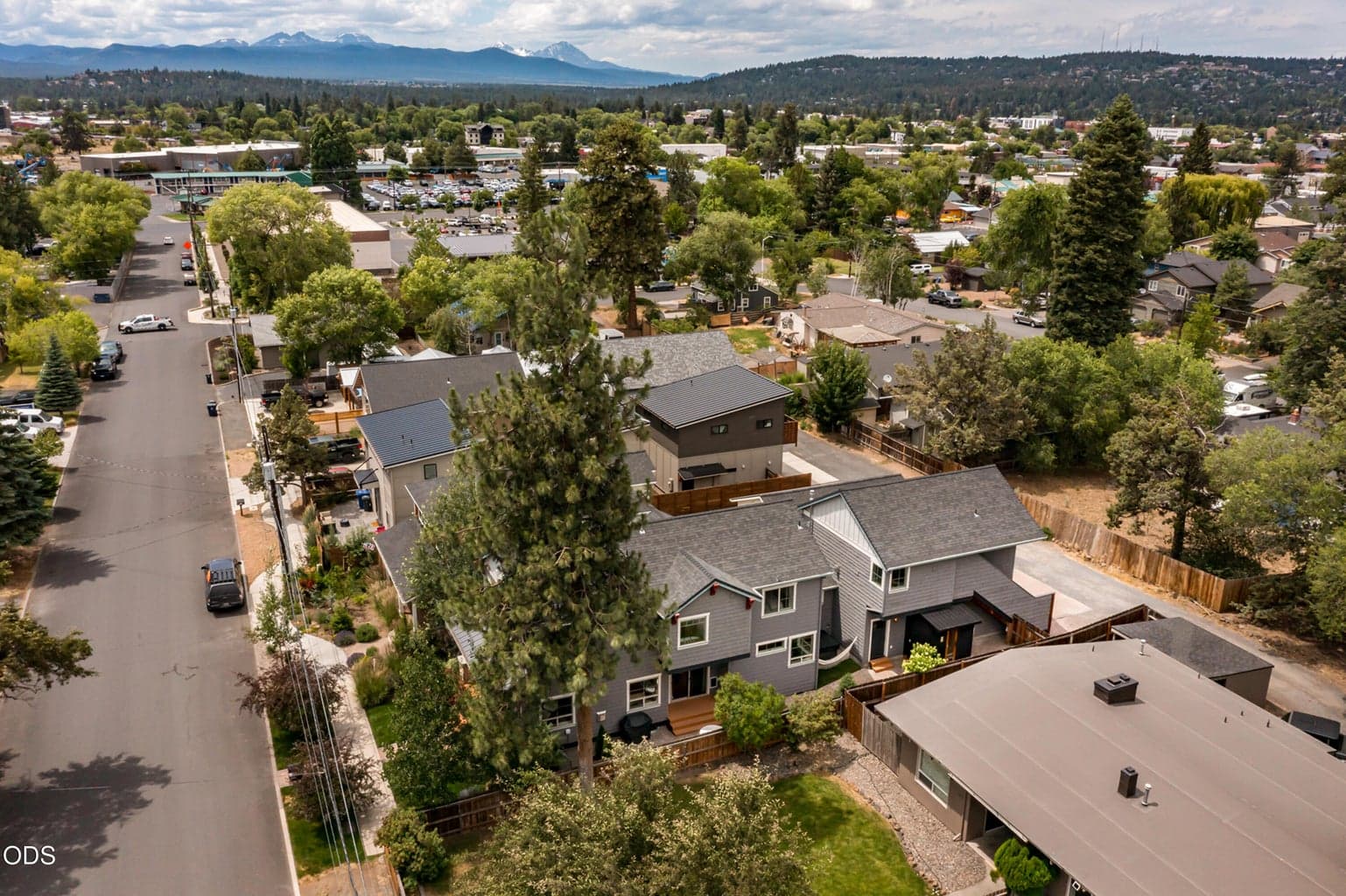 Photo of 454 Burnside Avenue 2 of 58
