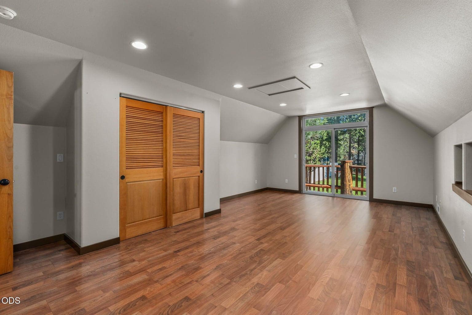 Photo of 17065 Oxnard Road 37 of 47