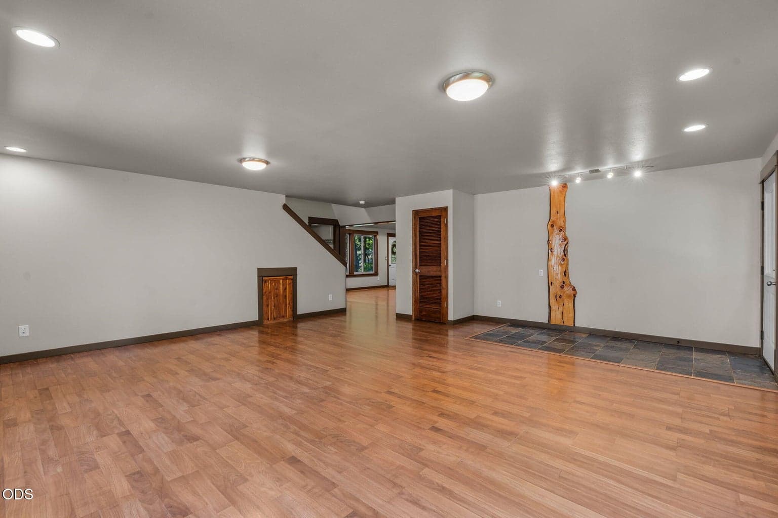 Photo of 17065 Oxnard Road 38 of 47