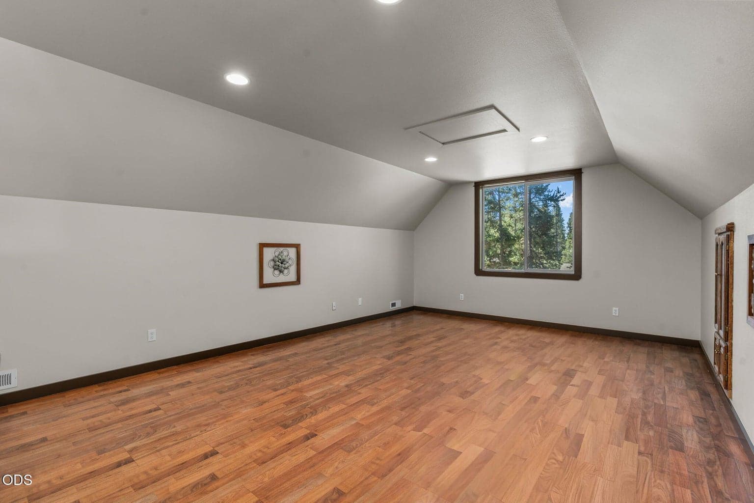 Photo of 17065 Oxnard Road 41 of 47
