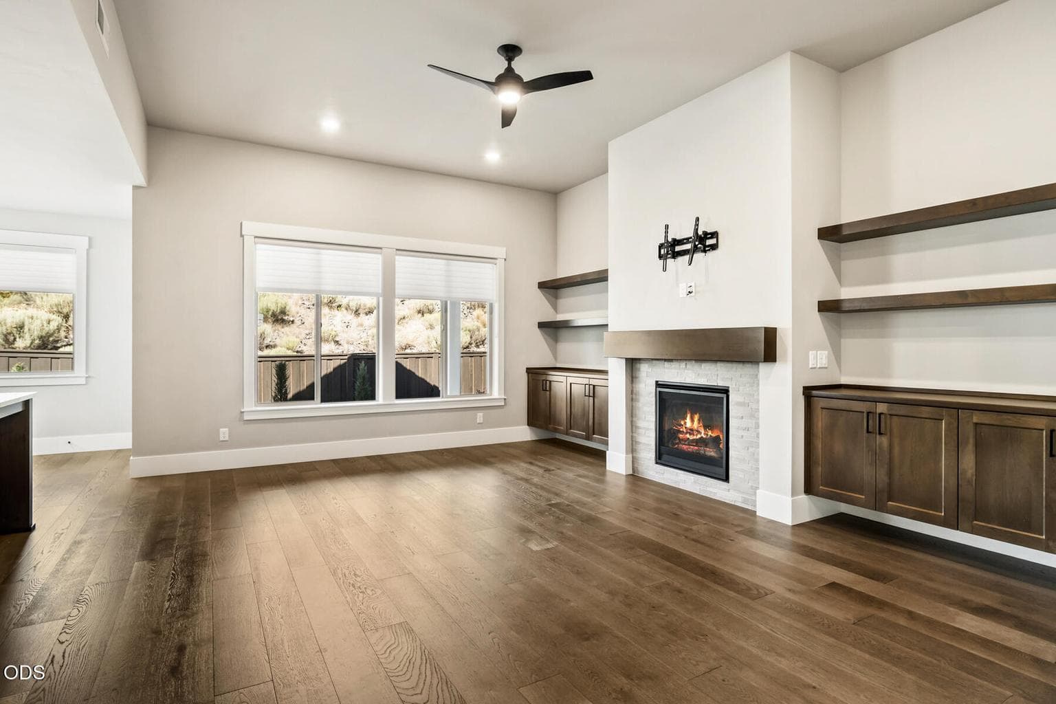 Photo of 3041 NW Butte View Drive 14 of 44