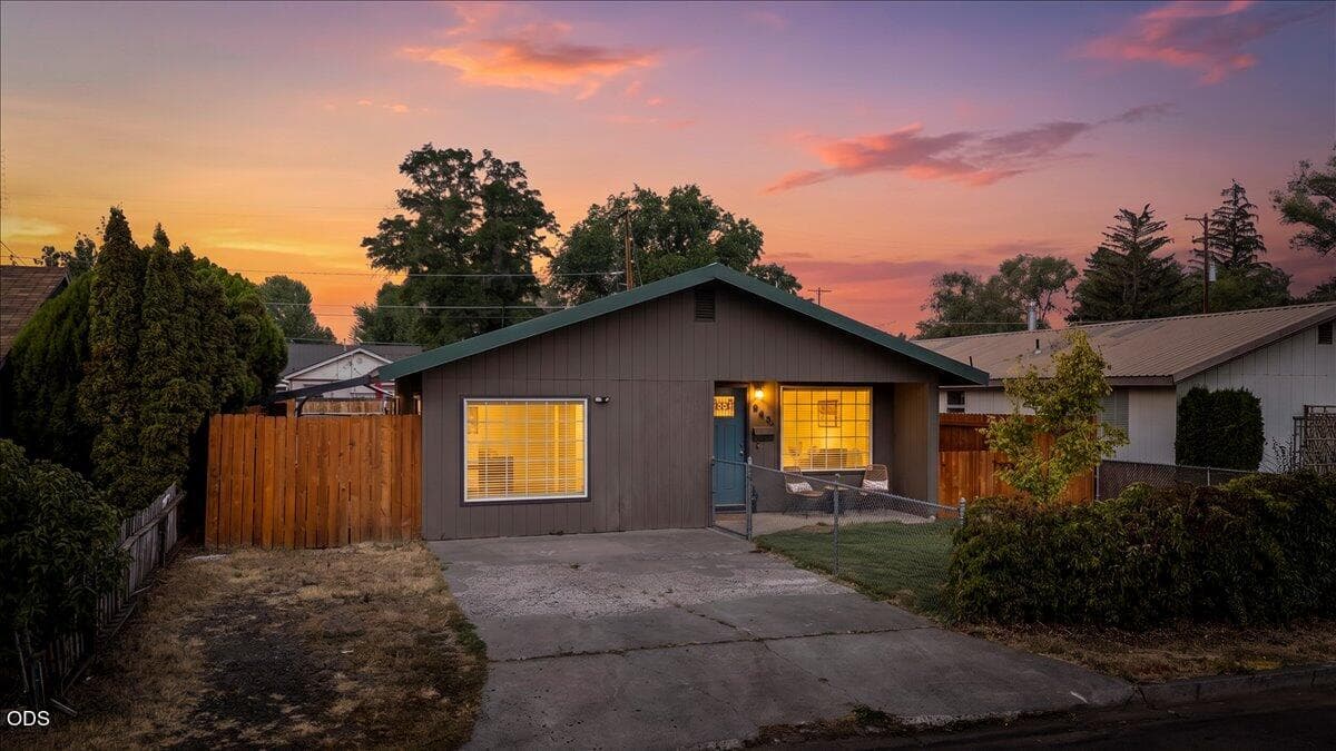Photo of 645 NW 7th Street 36 of 36