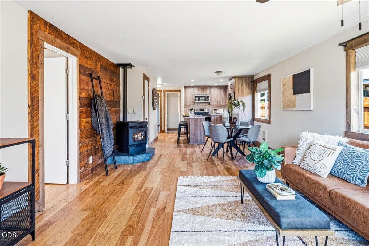 Photo of 645 7th Street 4 of 37