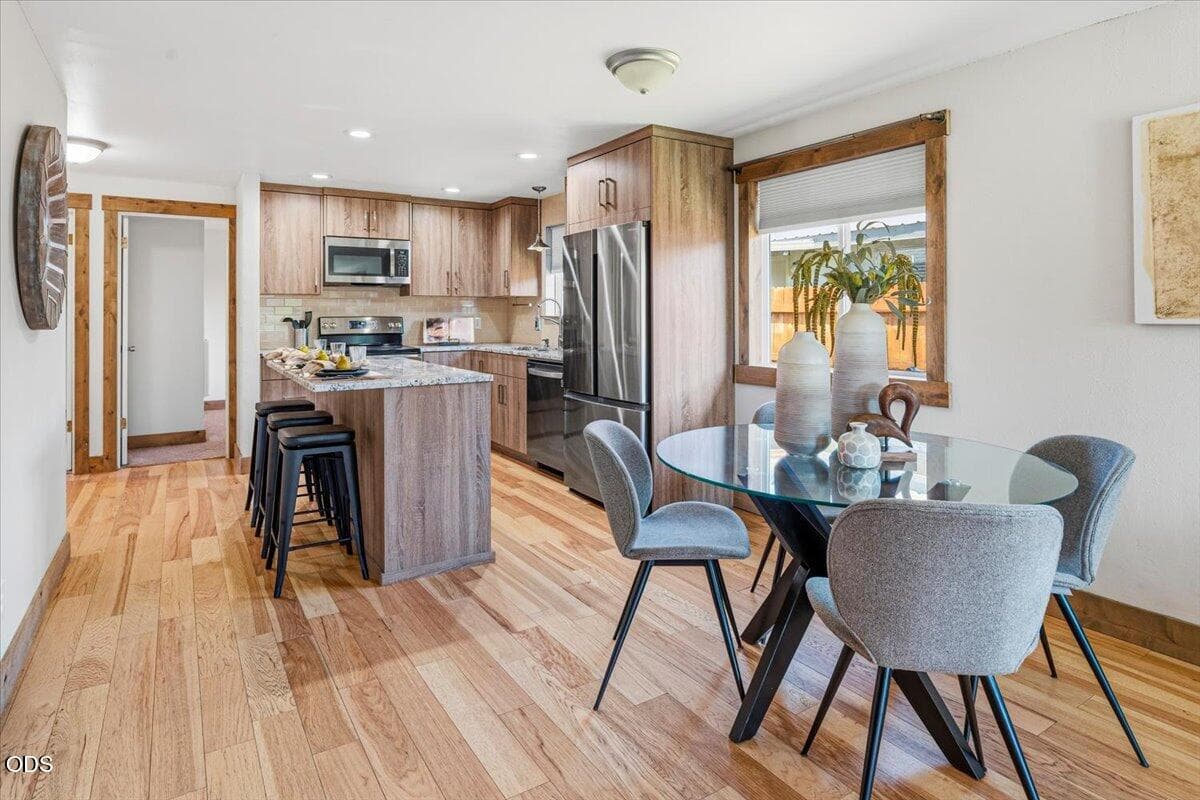 Photo of 645 NW 7th Street 6 of 36