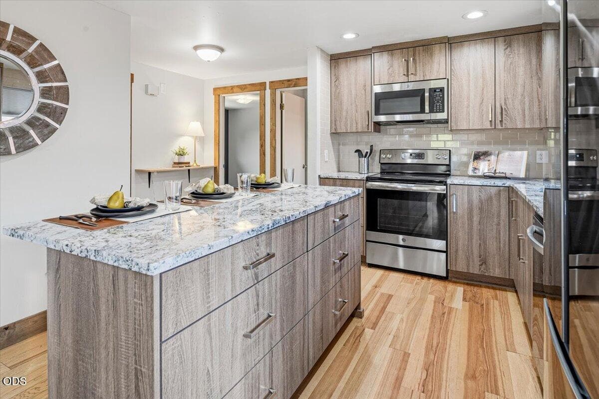 Choose quality over ordinary. Granite countertops and soft-close drawers.
