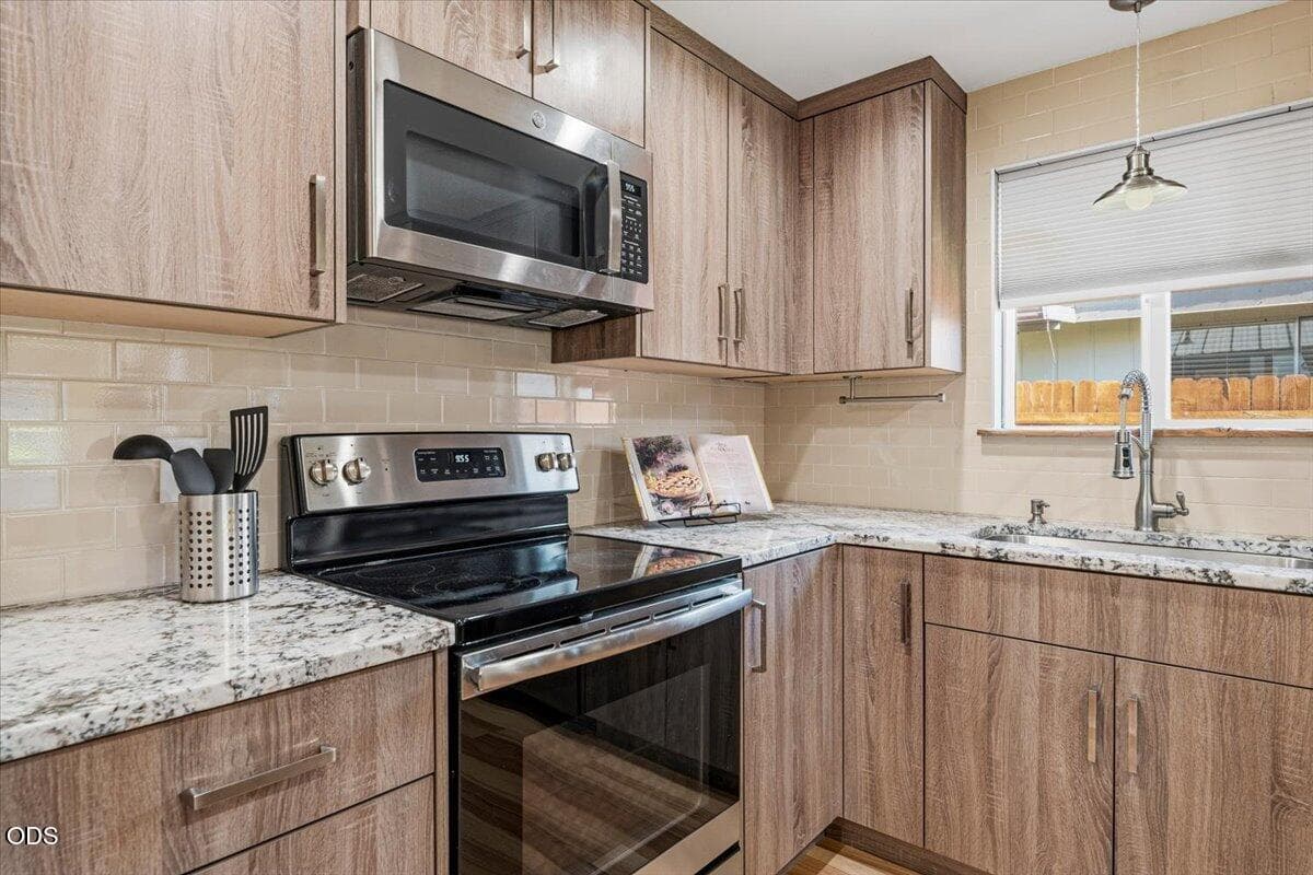 Photo of 645 NW 7th Street 10 of 36