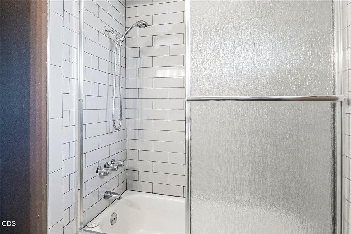 Photo of 645 NW 7th Street 18 of 36