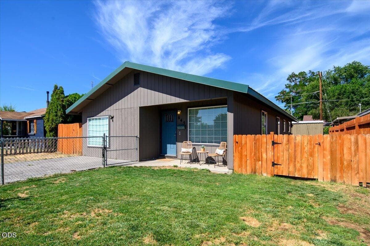 Photo of 645 NW 7th Street 34 of 36