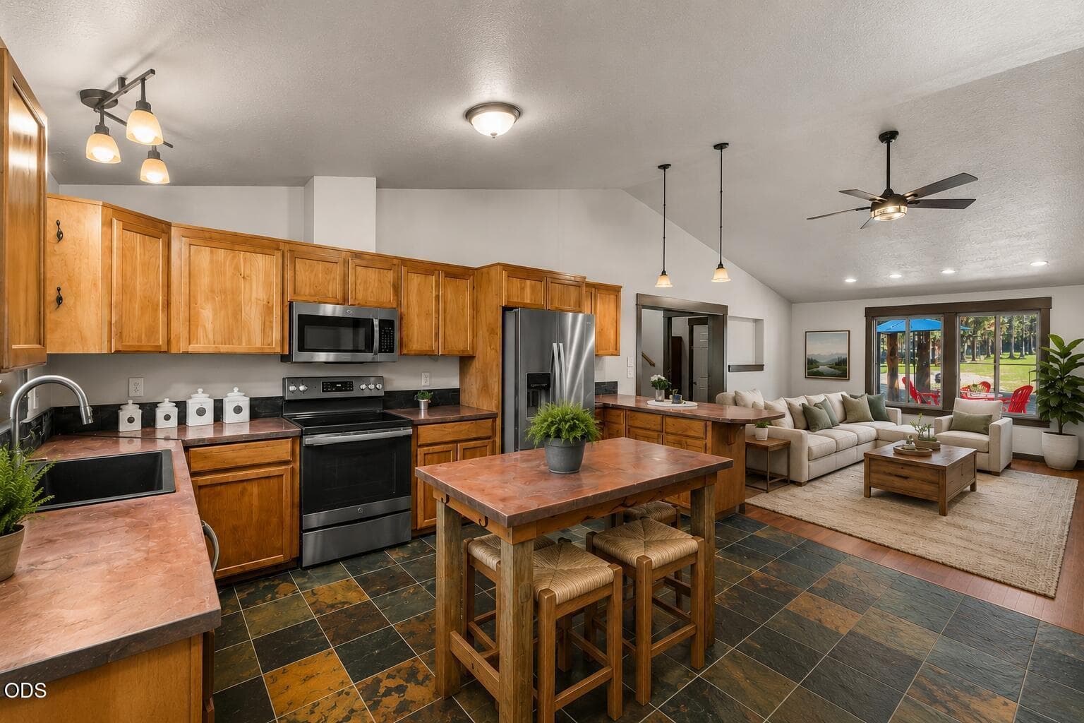 Photo of 17065 Oxnard Road 5 of 47