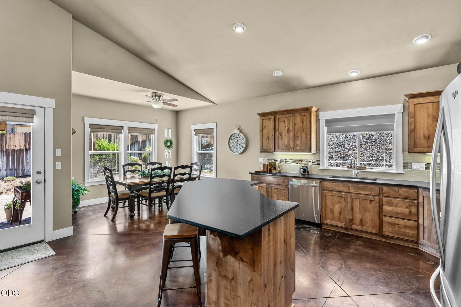 Photo of 2850 33rd Street 5 of 32