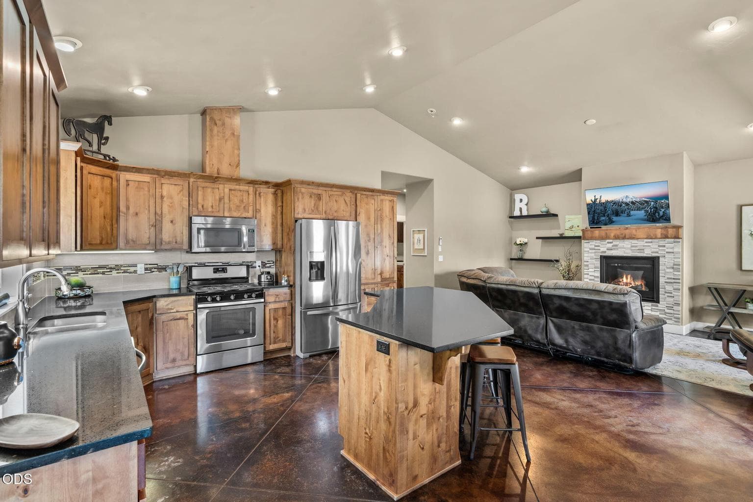 Photo of 2850 33rd Street 4 of 32