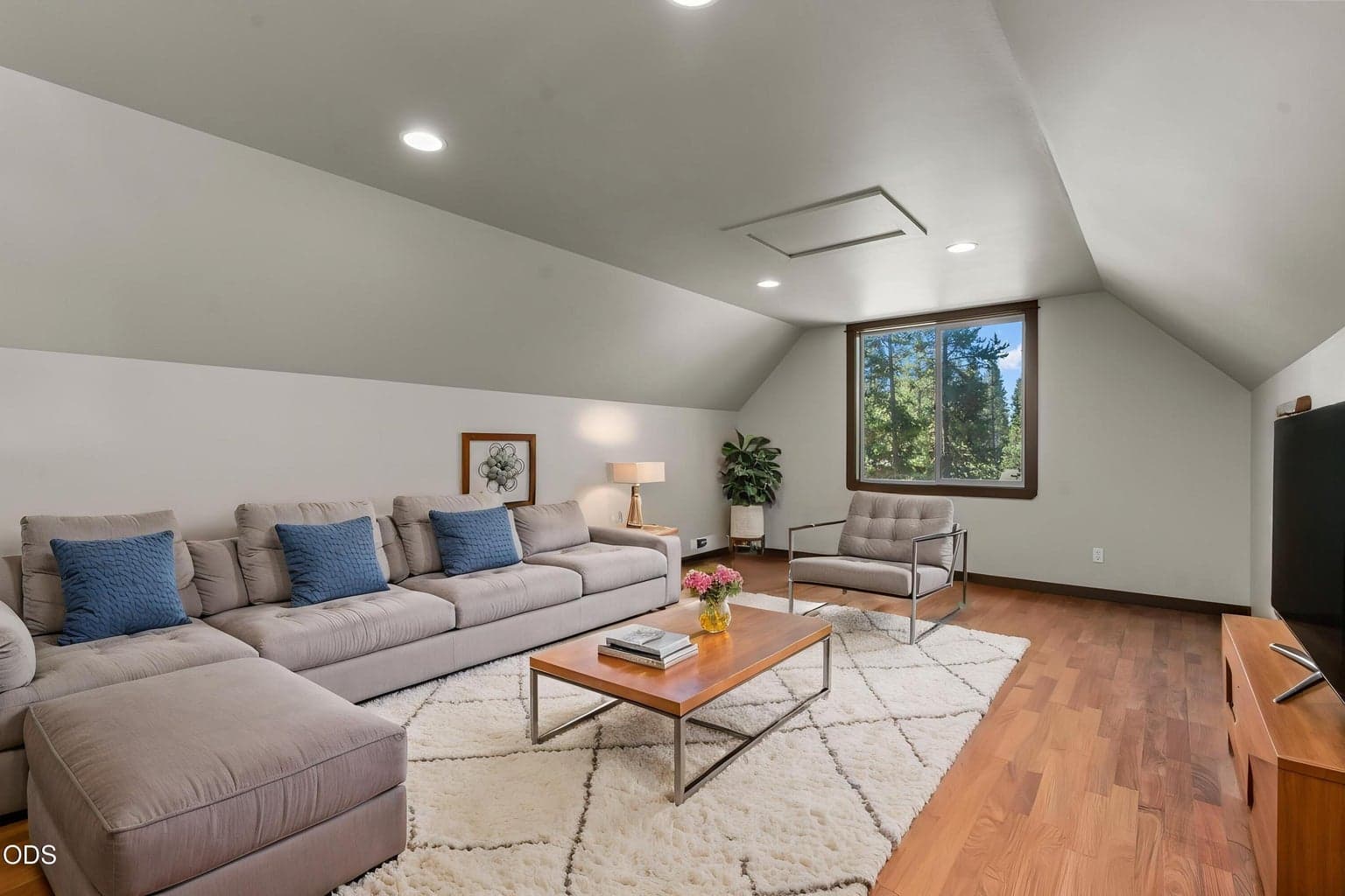 Photo of 17065 Oxnard Road 15 of 47