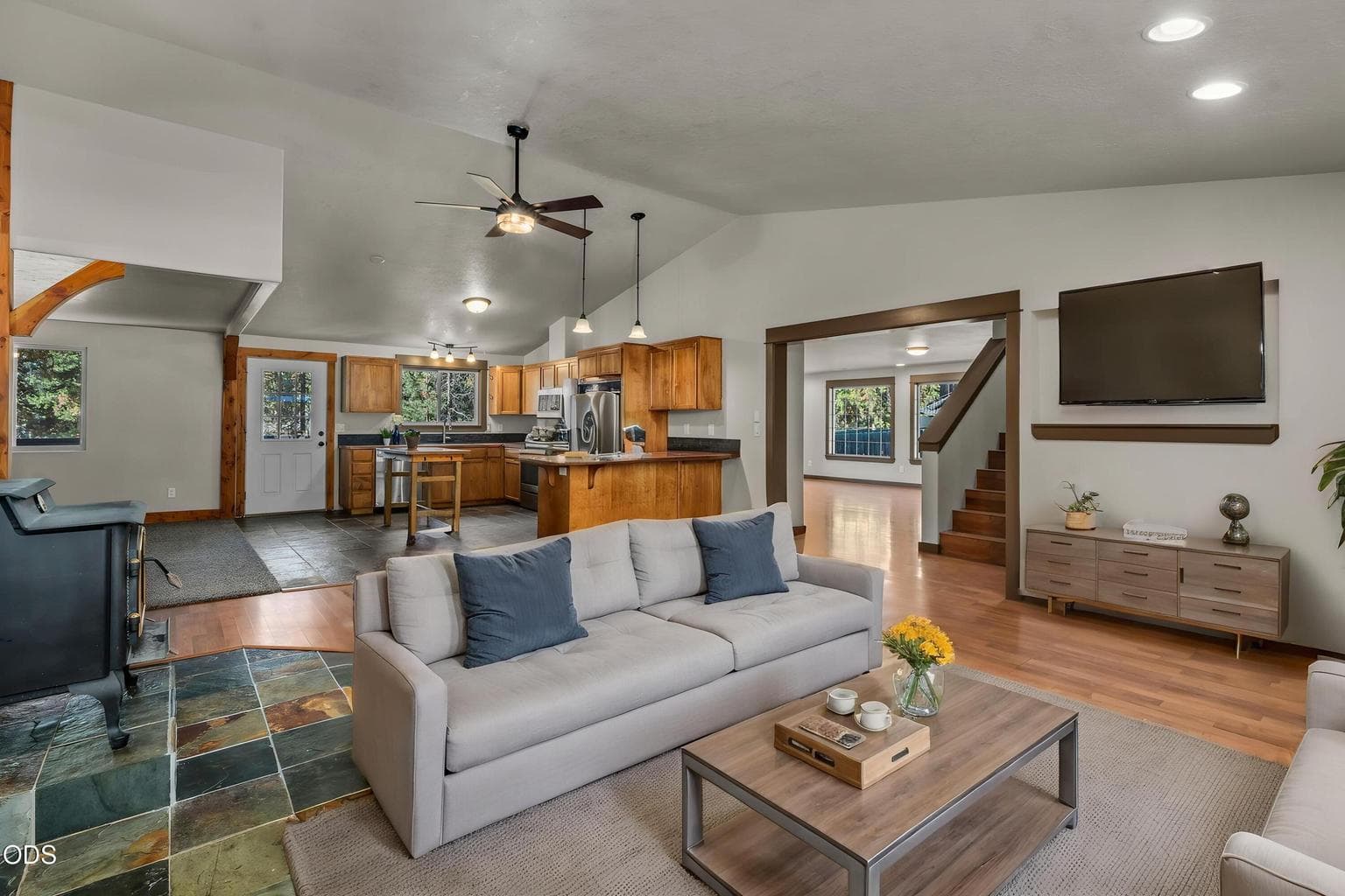 Photo of 17065 Oxnard Road 7 of 47