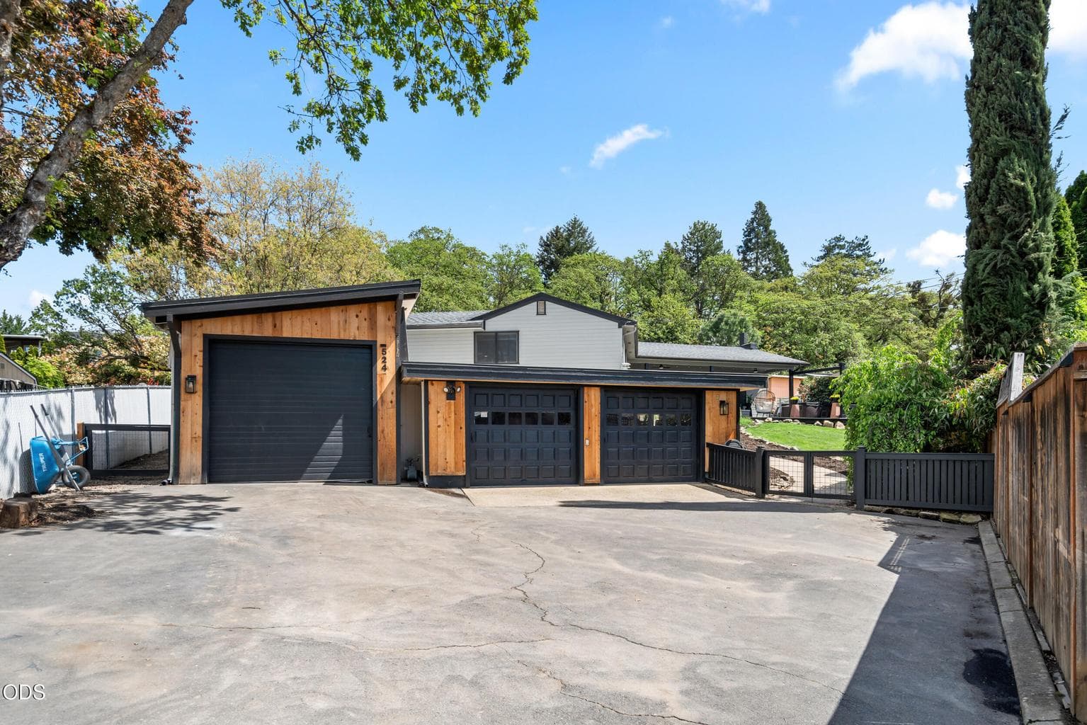 Photo of 524 Berkeley Way 2 of 50