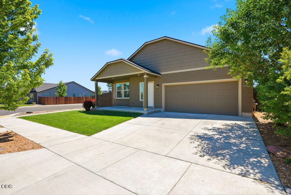 Photo of 2502 NW Glen Oak Avenue 33 of 35