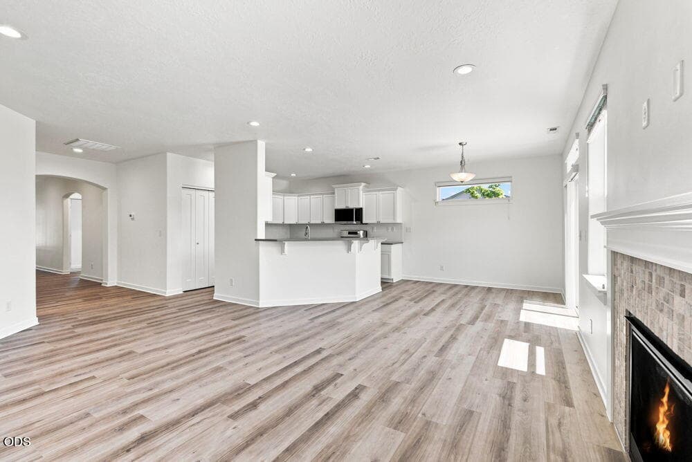 Photo of 2502 NW Glen Oak Avenue 12 of 35