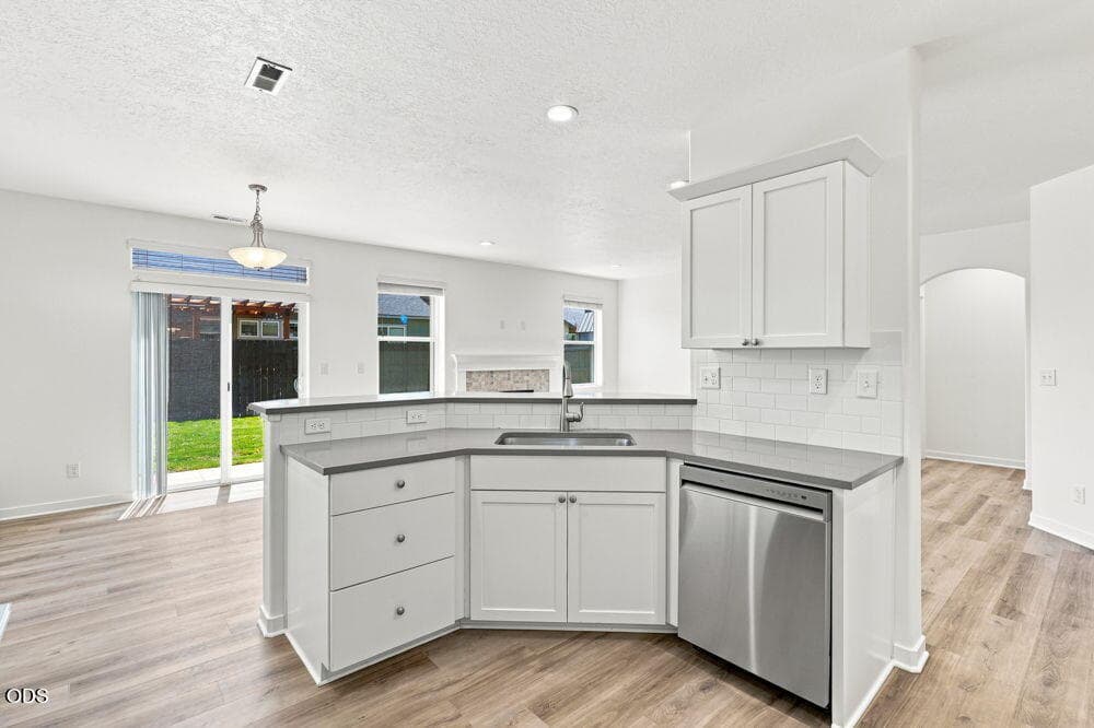Photo of 2502 NW Glen Oak Avenue 16 of 35
