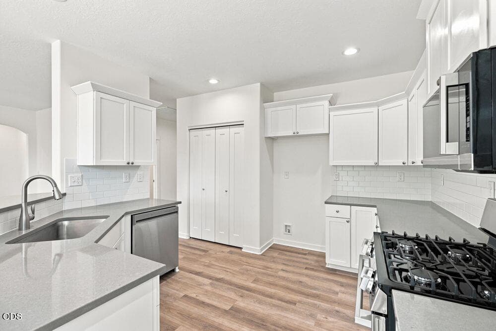 Photo of 2502 NW Glen Oak Avenue 17 of 35