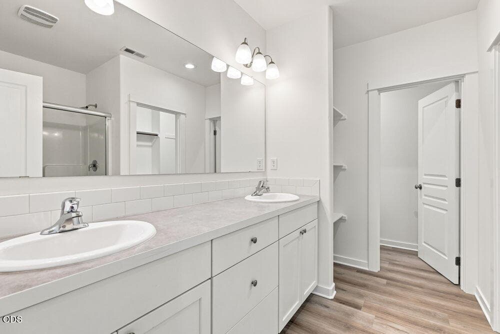 Photo of 2502 NW Glen Oak Avenue 23 of 35