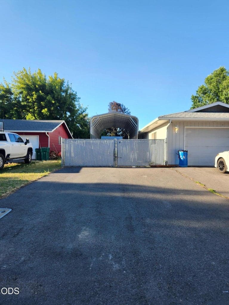 Photo of 5201 Laurelwood Drive 4 of 40