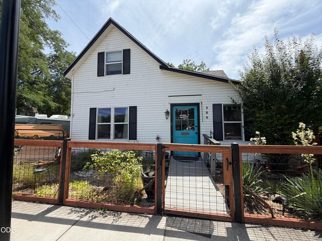Photo of 304 2nd Avenue 1 of 14