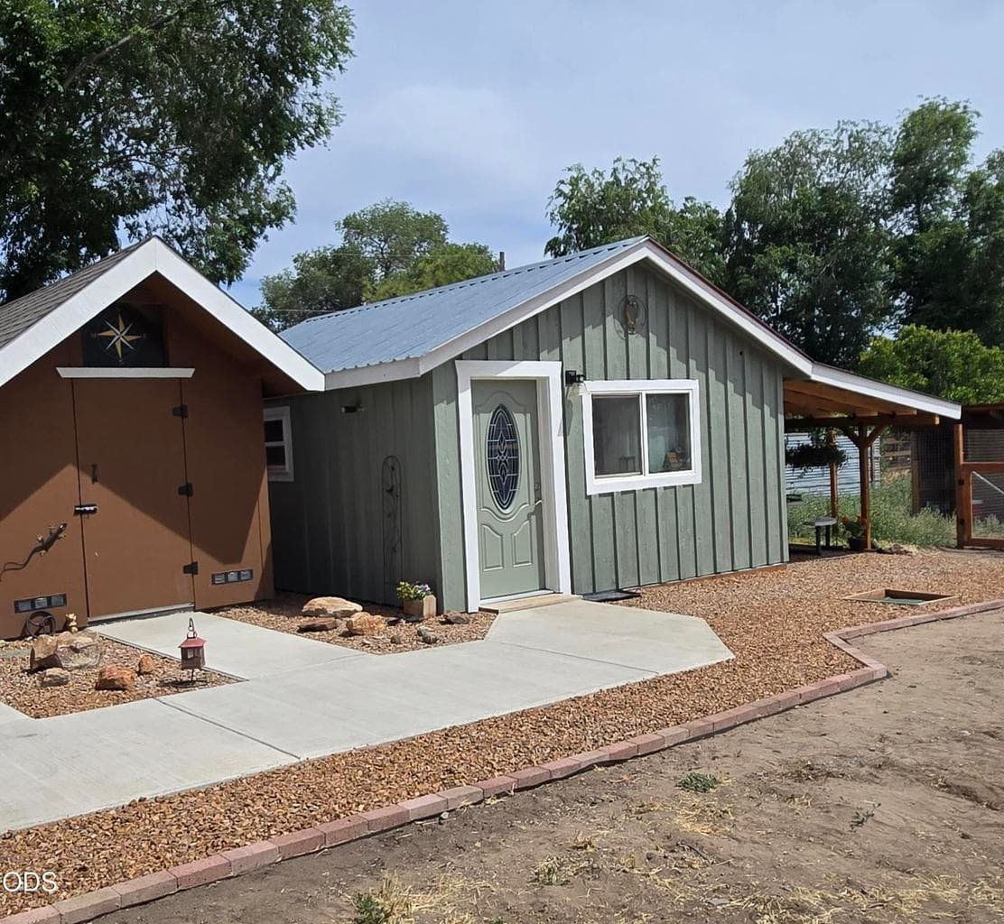 Photo of 3806 Butte Lane 3 of 9