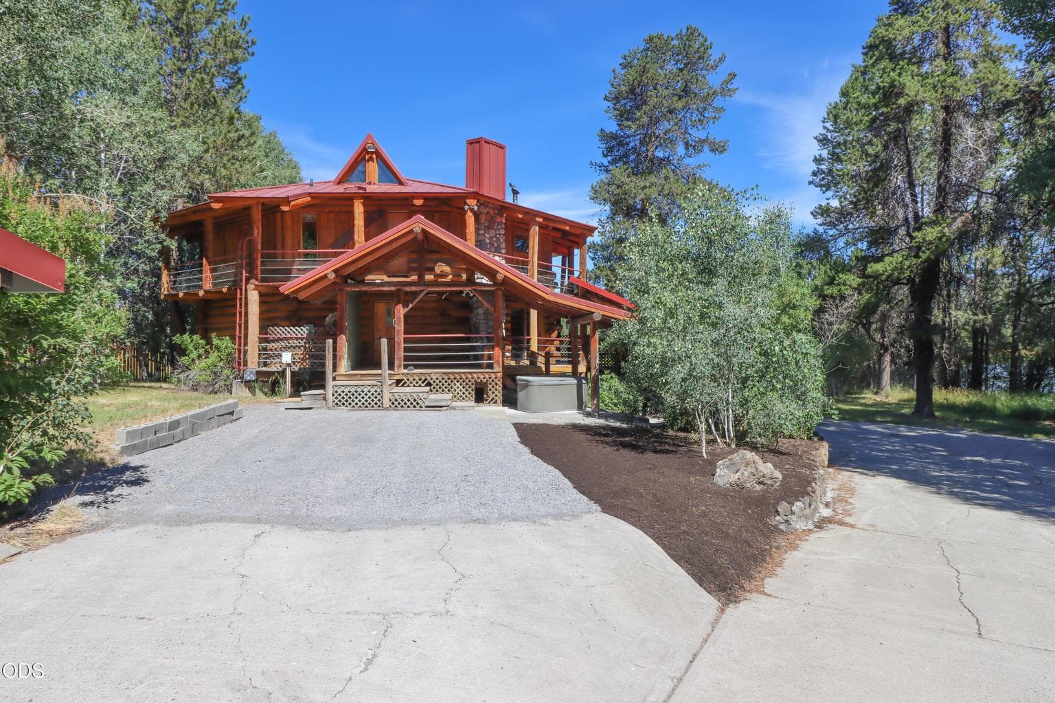 Approach to Log Home